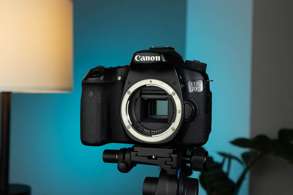 Canon EOS 70D with exposed sensor